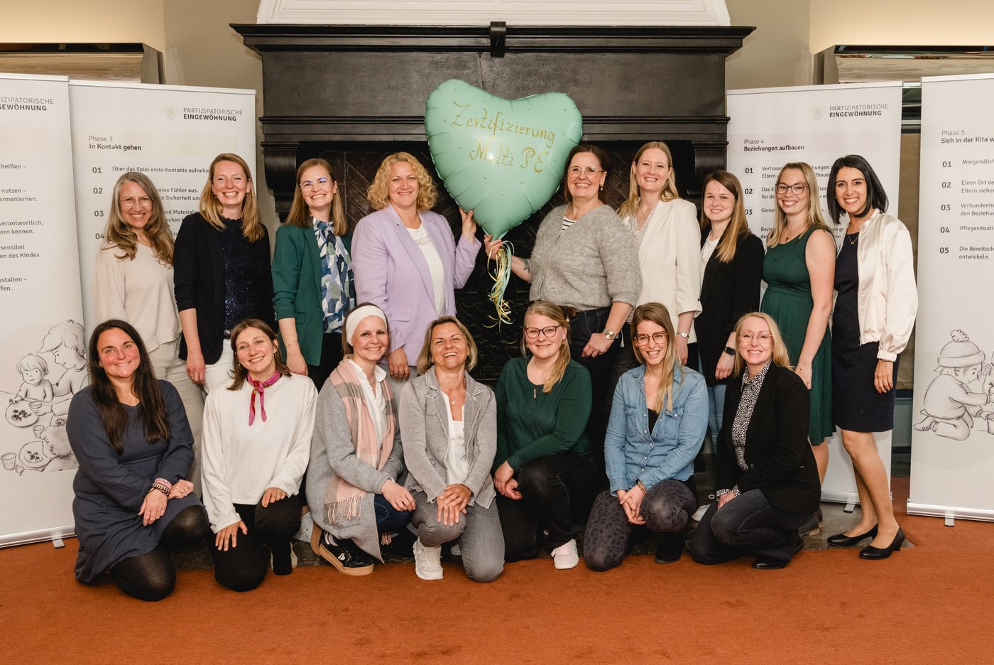 Gruppenfoto der Zertifizierungsfeier des 2. Durchgangs